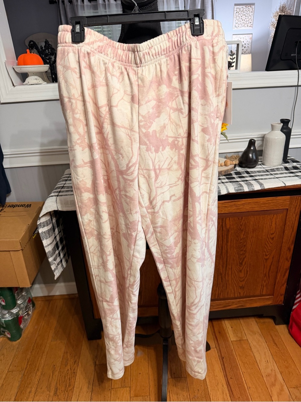 Cozy Women's Cream With Pink Camo Sweat/Lounge Pants Size XL